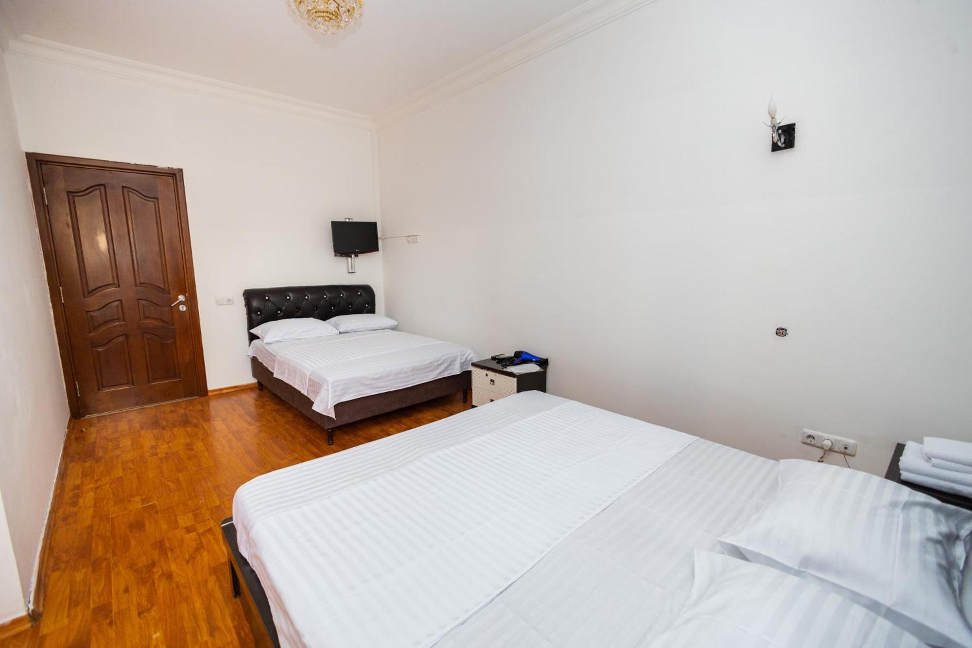 Yan Hotel Erivan Exterior foto