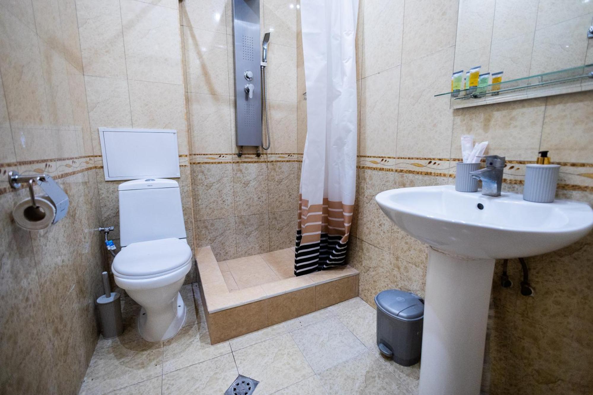 Yan Hotel Erivan Exterior foto