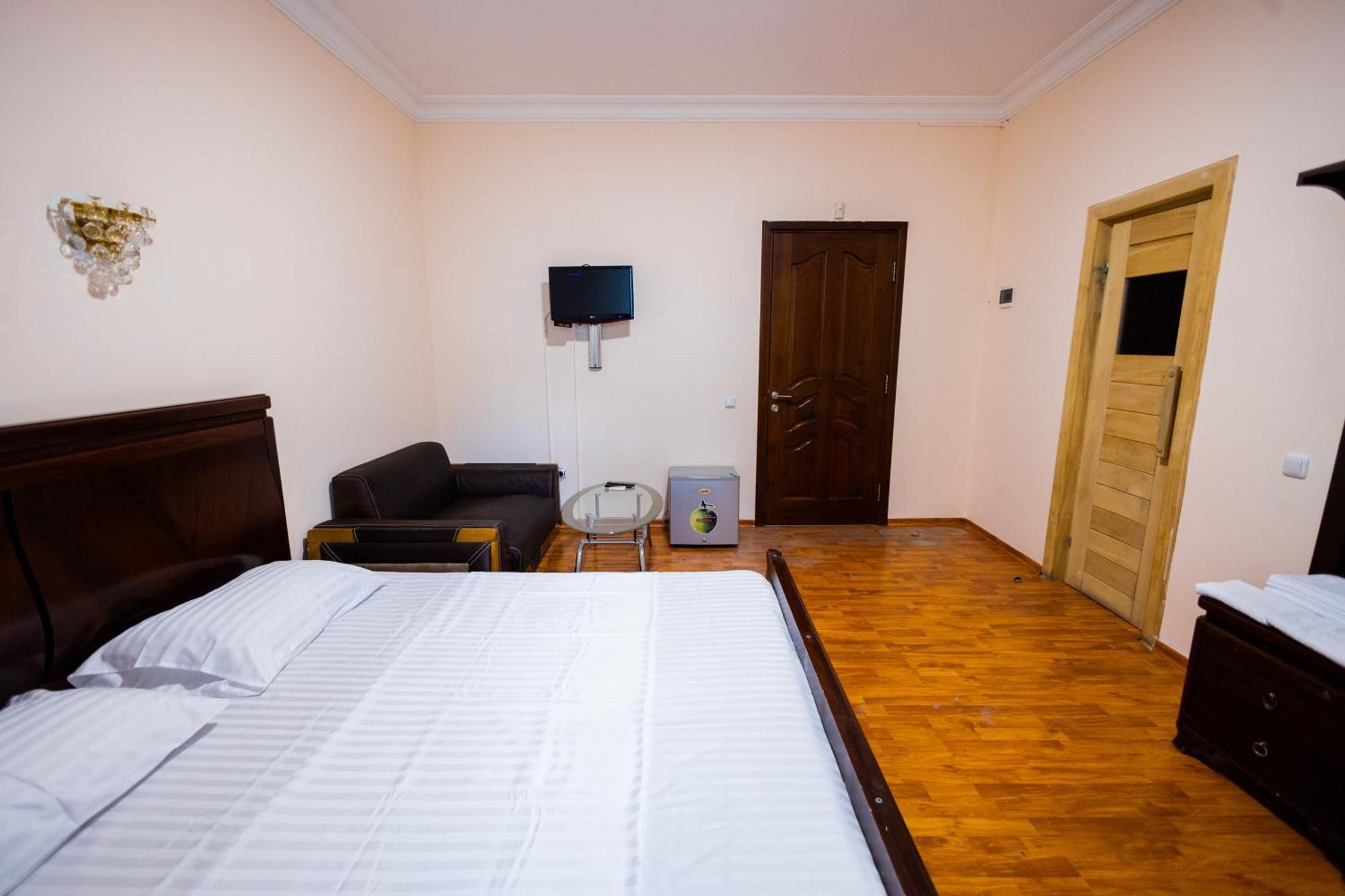 Yan Hotel Erivan Exterior foto