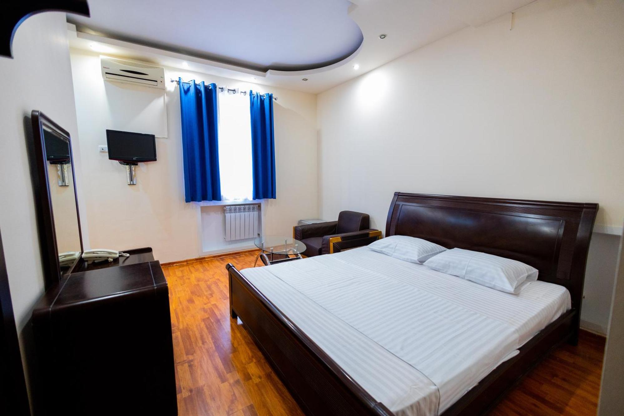 Yan Hotel Erivan Exterior foto