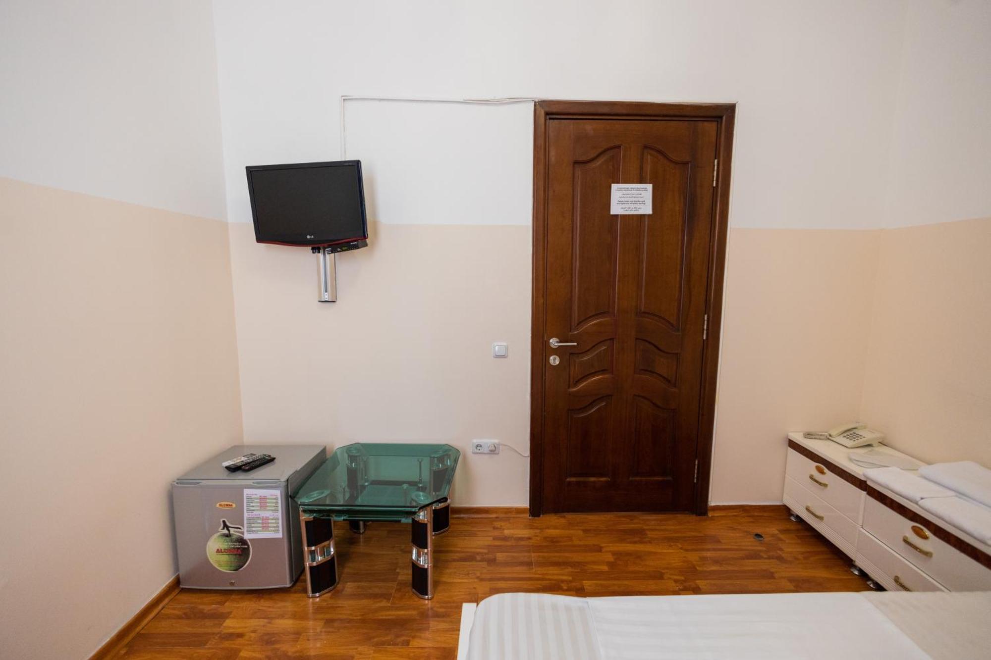 Yan Hotel Erivan Exterior foto