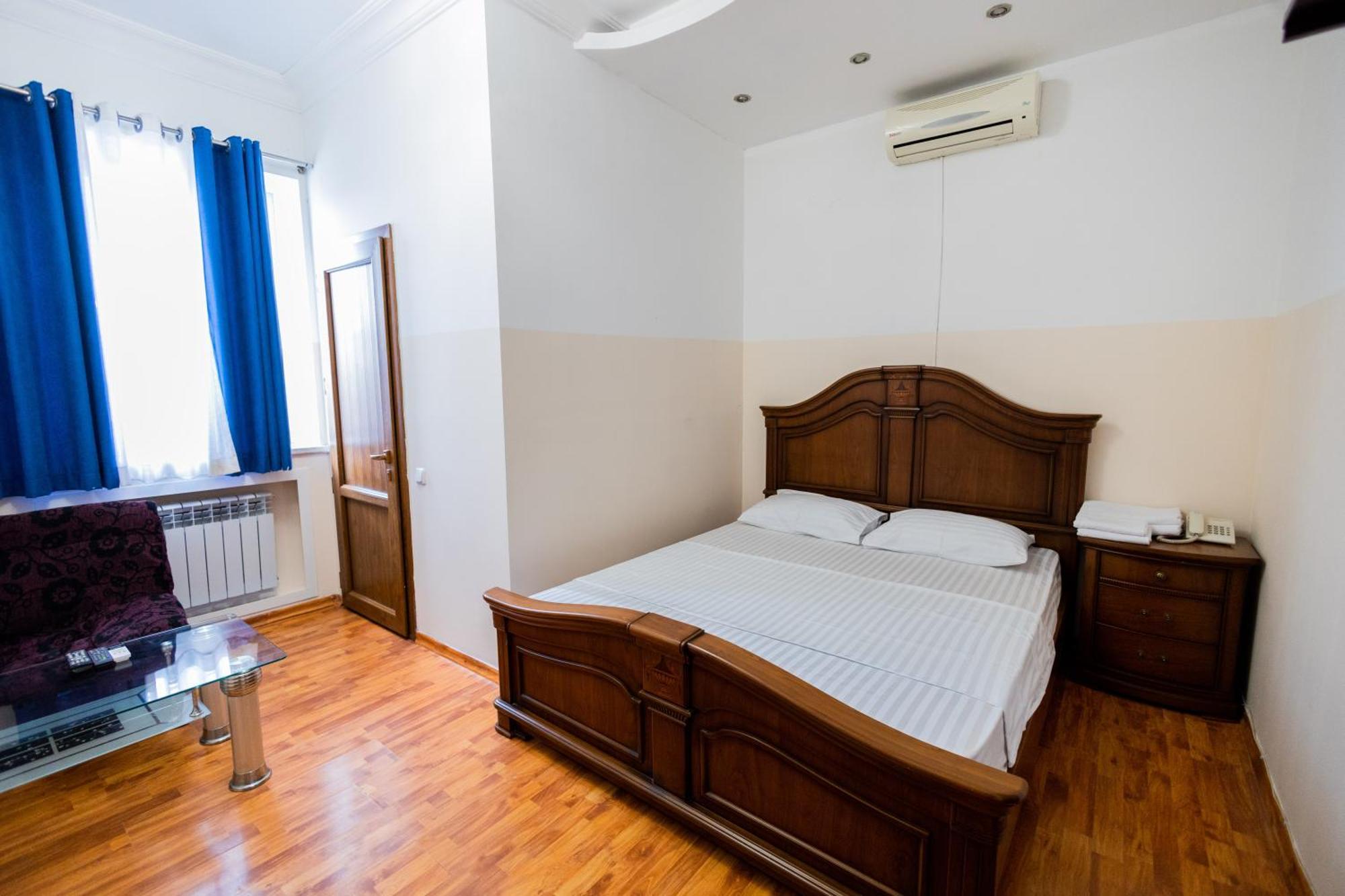 Yan Hotel Erivan Exterior foto