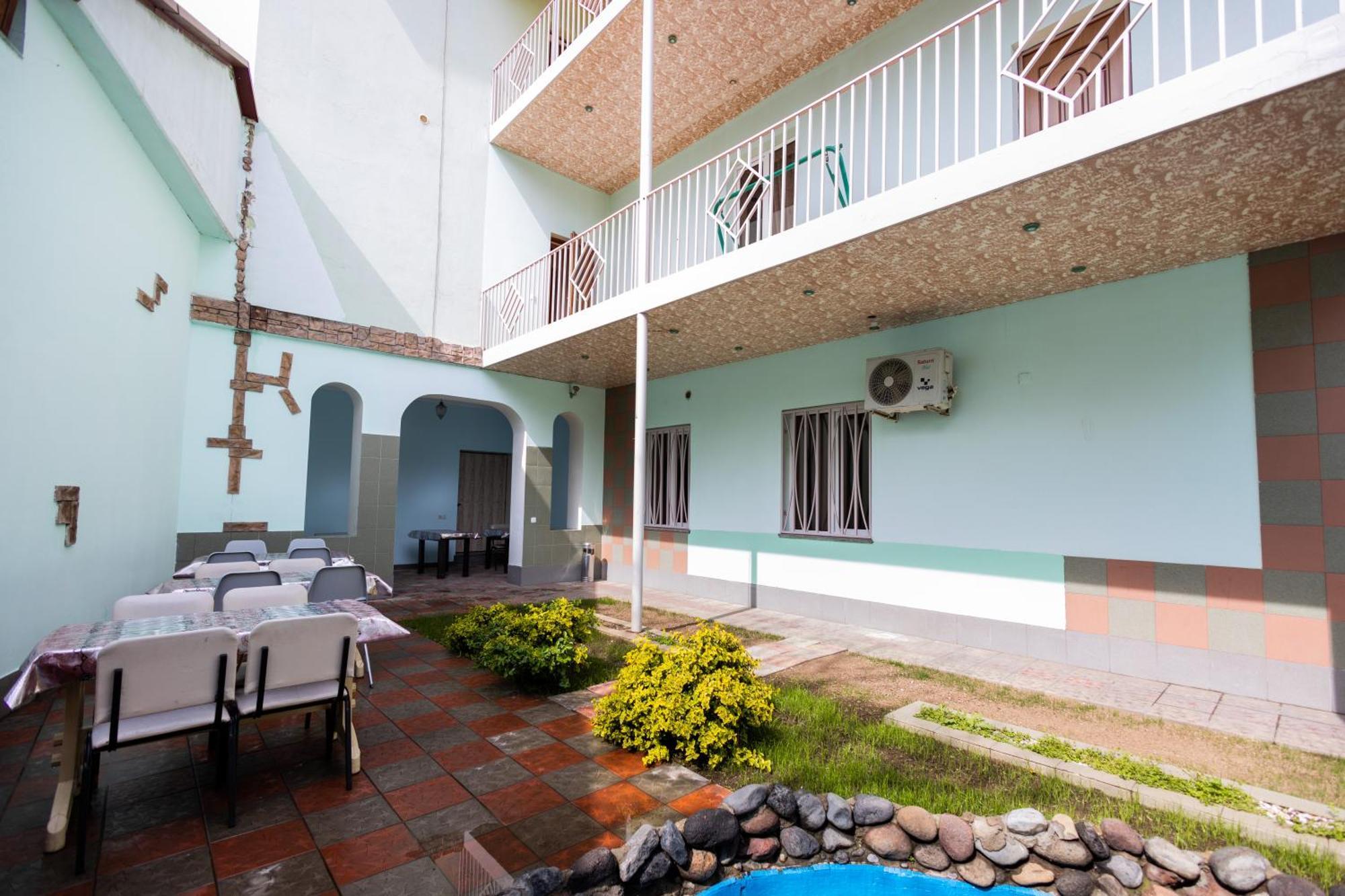 Yan Hotel Erivan Exterior foto