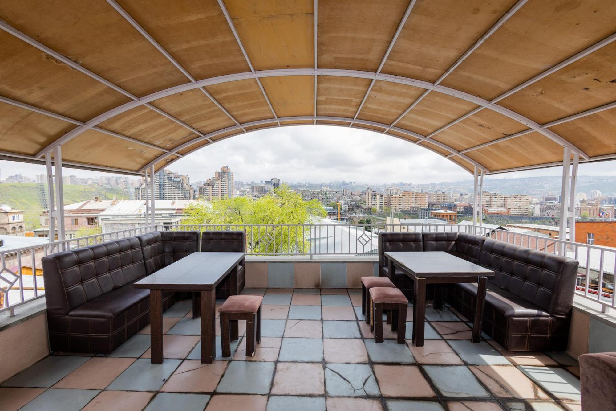 Yan Hotel Erivan Exterior foto