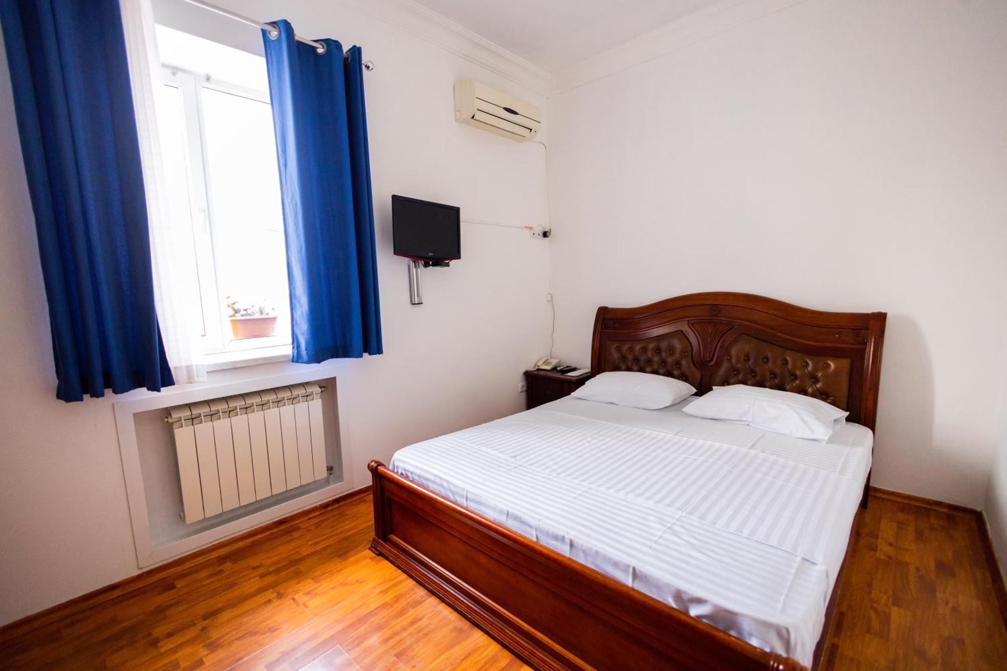 Yan Hotel Erivan Exterior foto