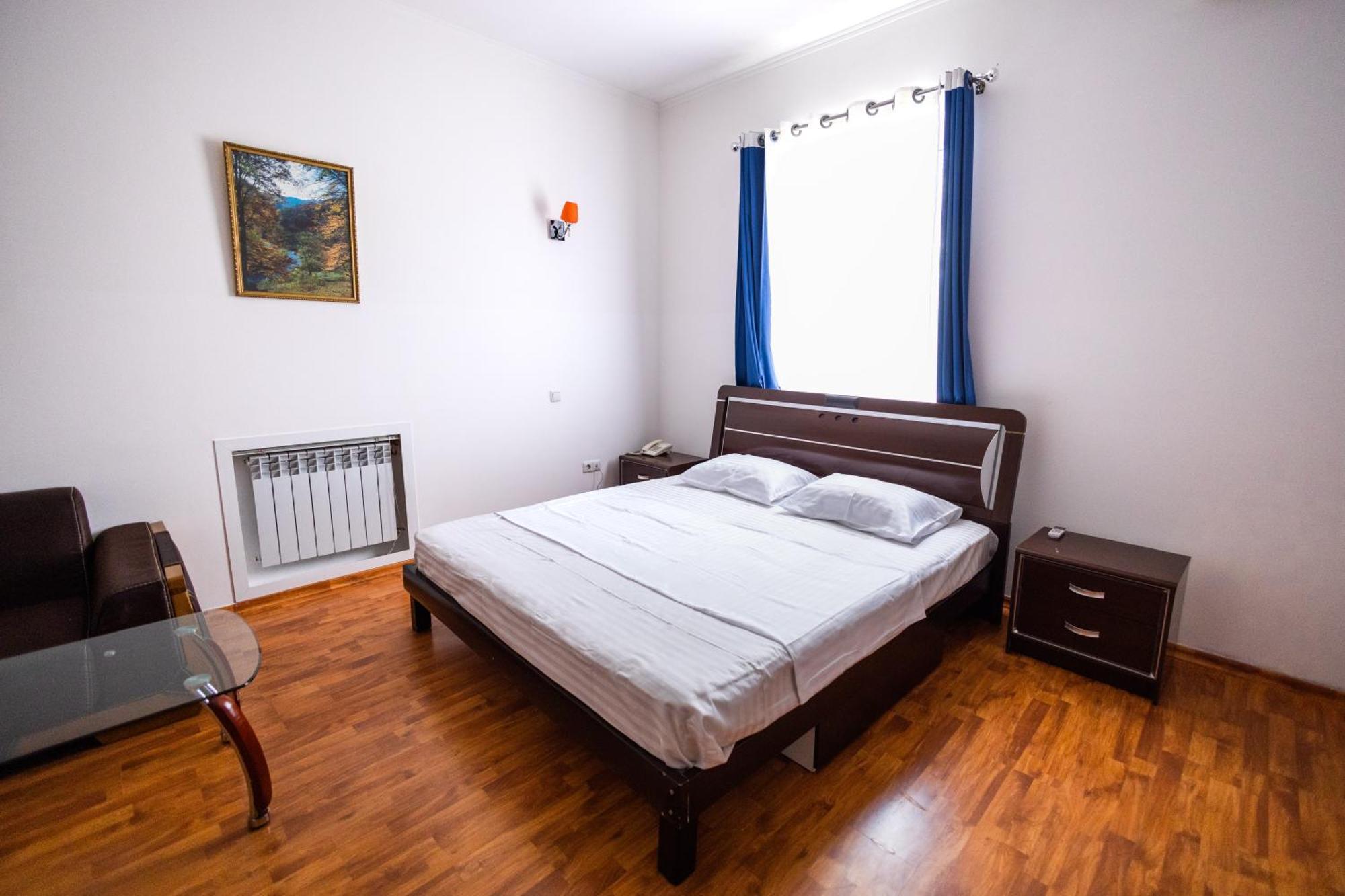 Yan Hotel Erivan Exterior foto