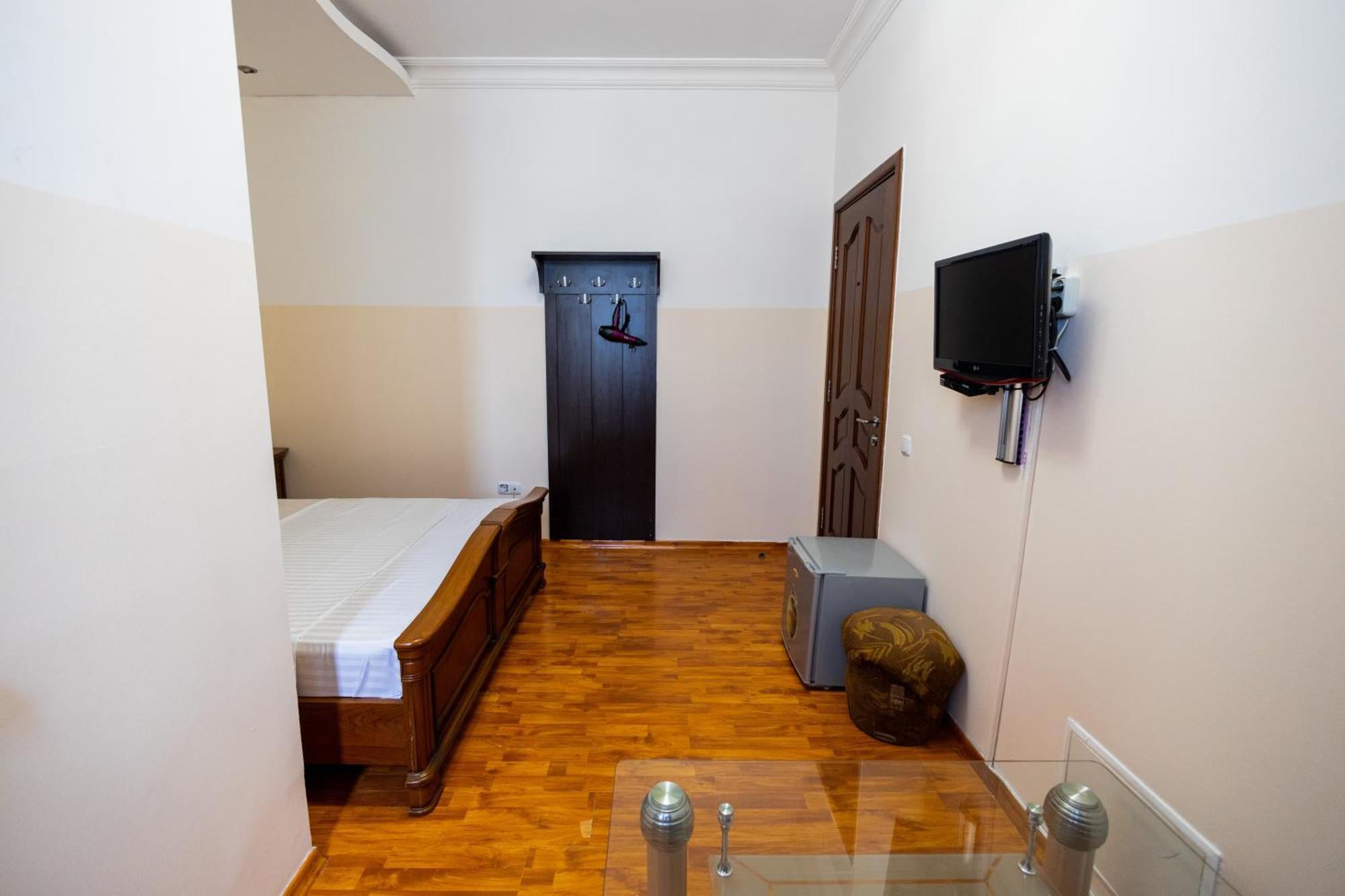 Yan Hotel Erivan Exterior foto