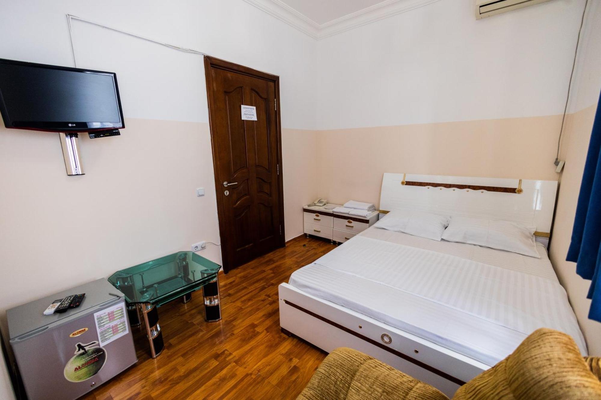Yan Hotel Erivan Exterior foto