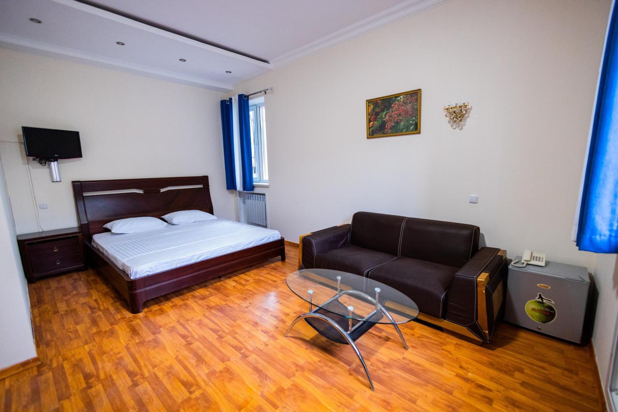 Yan Hotel Erivan Exterior foto